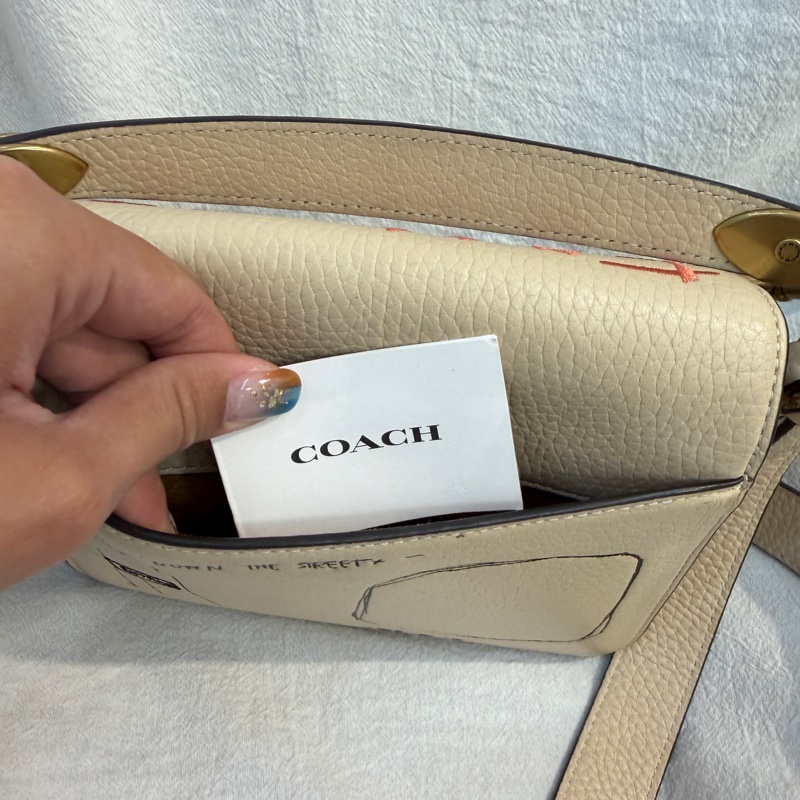 COACH X BASQUIAT 藝術塗鴉系列斜背手提包-10