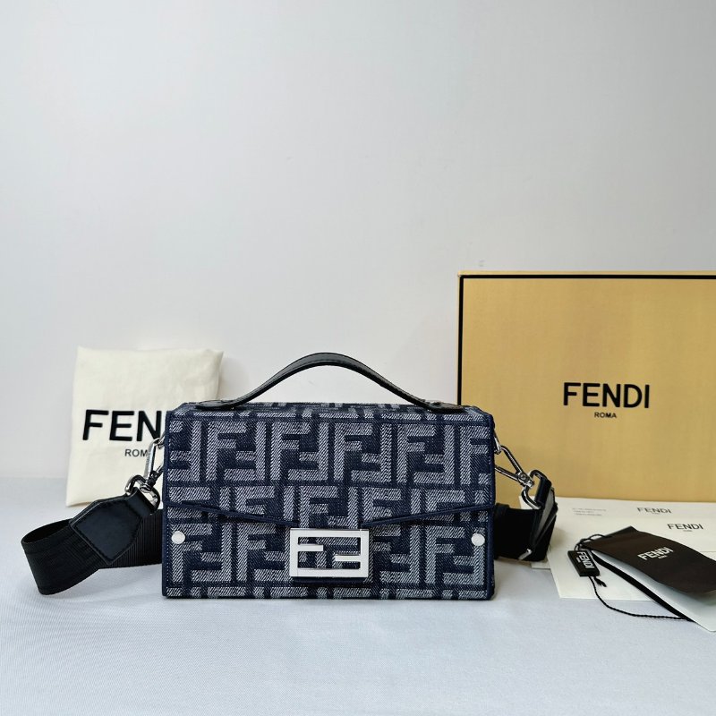 FENDI Soft Trunk Baguette盒包-0
