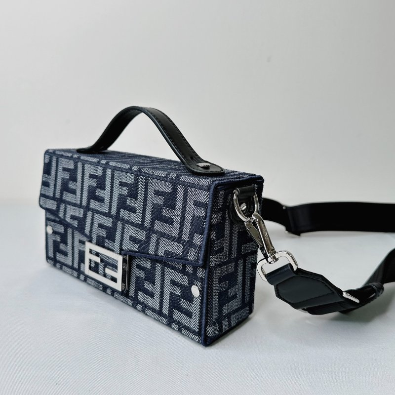 FENDI Soft Trunk Baguette盒包-2