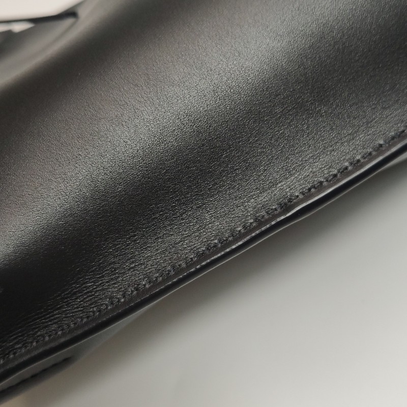 Loewe Gate牛皮鏤空Logo斜挎包單肩包-16