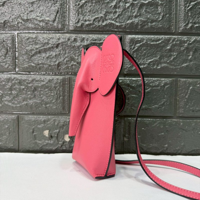 LOEWE 粉色大象手機包-2