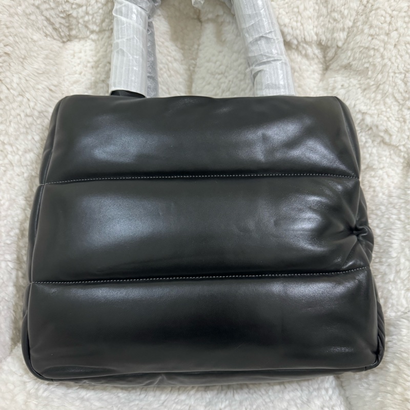 全新 coach 黑色澎澎包-1