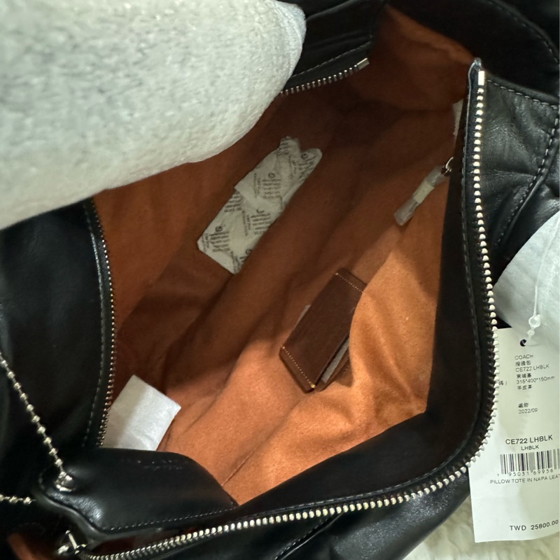 全新 coach 黑色澎澎包-6