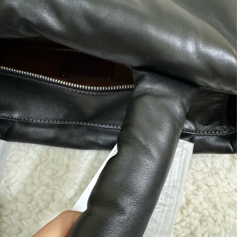 全新 coach 黑色澎澎包-20