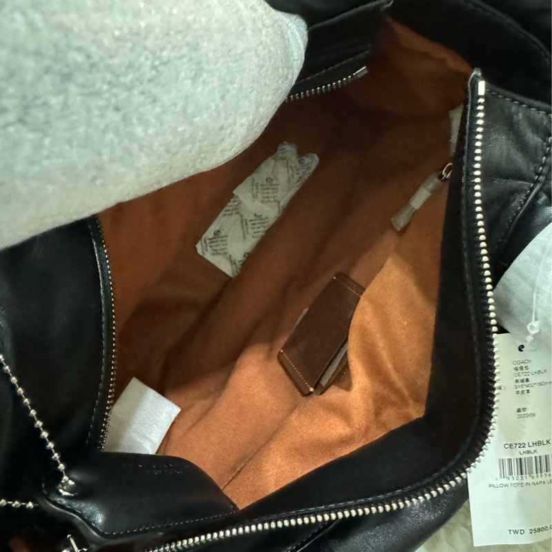 全新 coach 黑色澎澎包-23