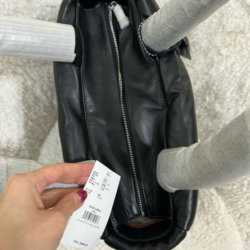 全新 coach 黑色澎澎包-29