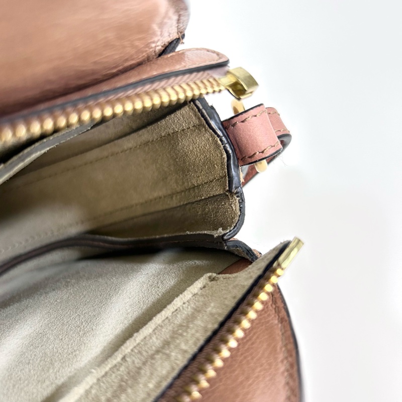 CHLOE粉膚色牛皮拚麂皮雙提把造型圓餅包-22