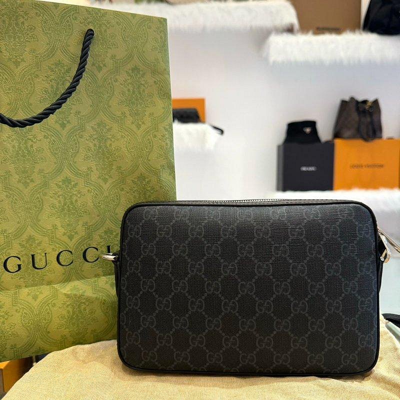 *SHIHNA名牌精品* GUCCI 黑灰老花斜背包 / 手拿包-1