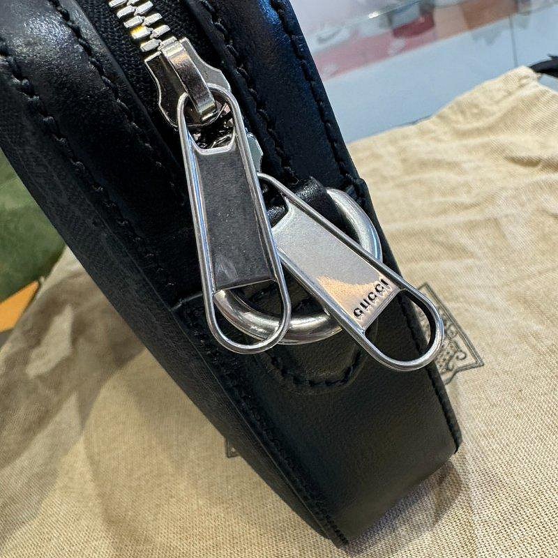 *SHIHNA名牌精品* GUCCI 黑灰老花斜背包 / 手拿包-3