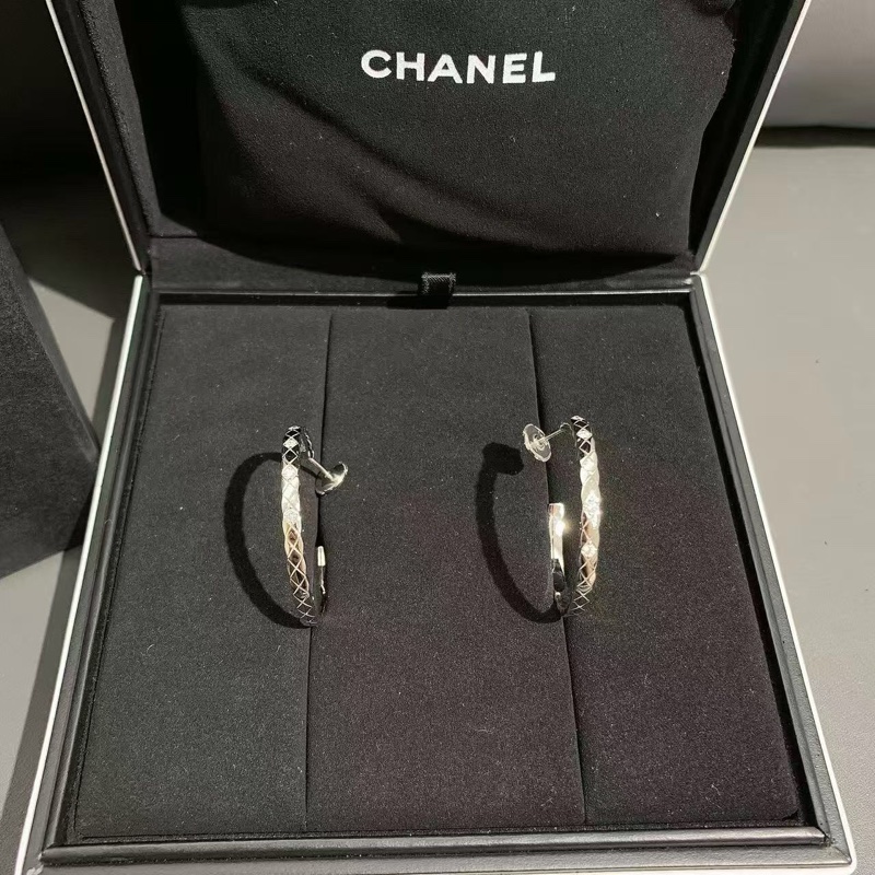 Chanel香奈兒Coco crush白金間鑽耳環,時髦百搭,2025年購入-3