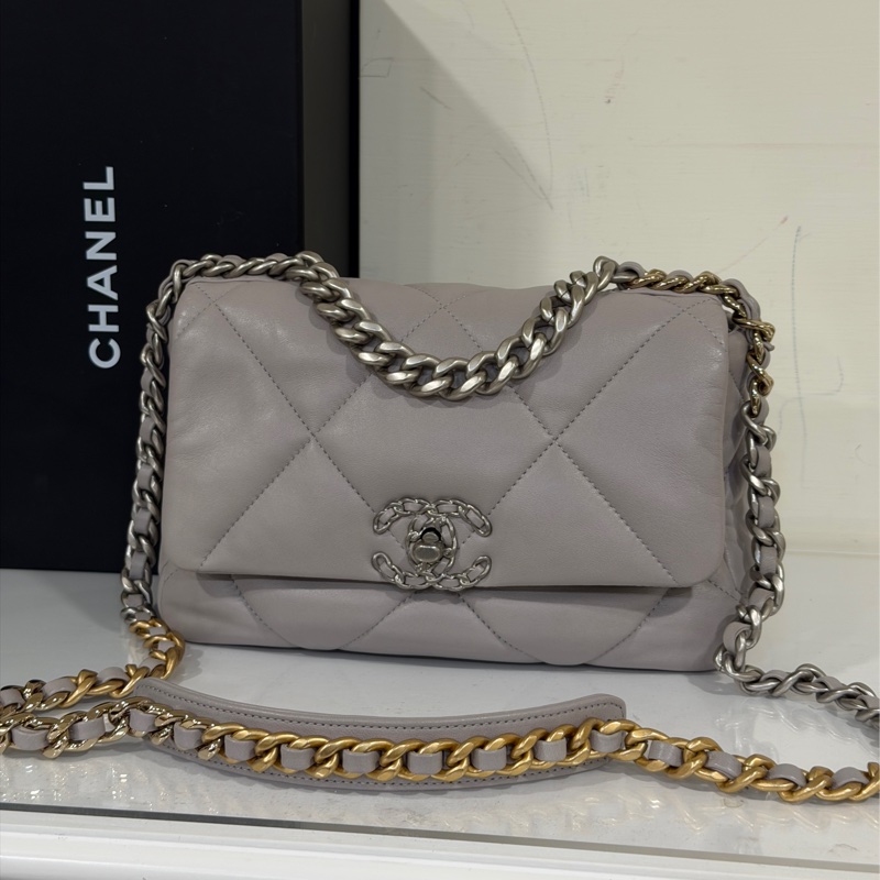 #芯片款 #全新全配 #專櫃23萬入手 香奈兒19bag小號 奶灰色-2