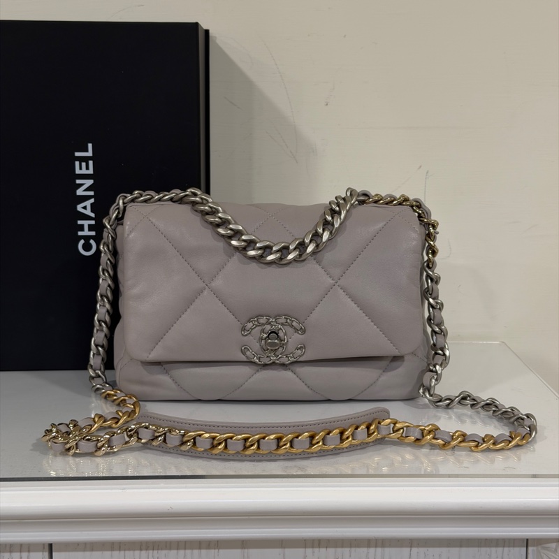 #芯片款 #全新全配 #專櫃23萬入手 香奈兒19bag小號 奶灰色-3