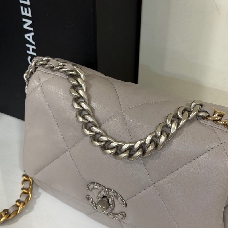 #芯片款 #全新全配 #專櫃23萬入手 香奈兒19bag小號 奶灰色-7