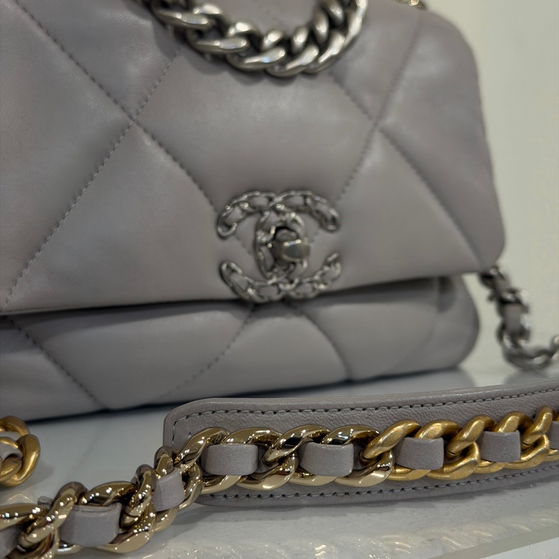 #芯片款 #全新全配 #專櫃23萬入手 香奈兒19bag小號 奶灰色-10