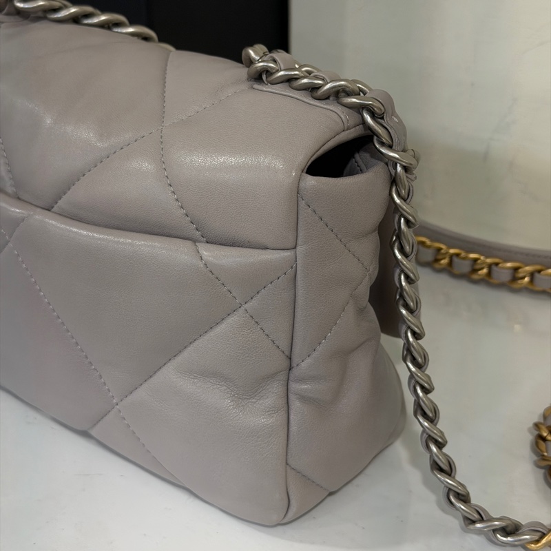 #芯片款 #全新全配 #專櫃23萬入手 香奈兒19bag小號 奶灰色-11
