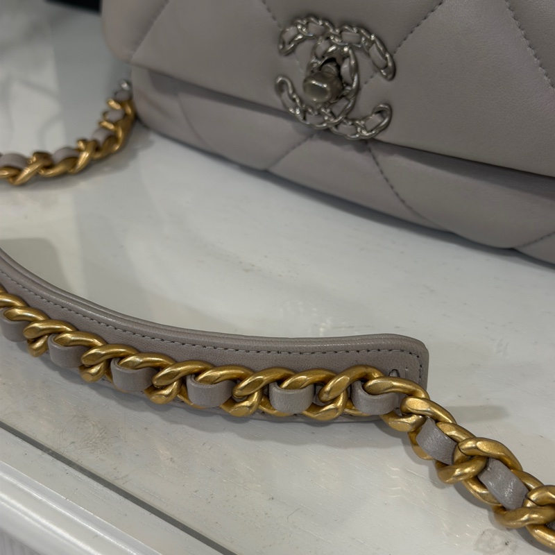 #芯片款 #全新全配 #專櫃23萬入手 香奈兒19bag小號 奶灰色-12