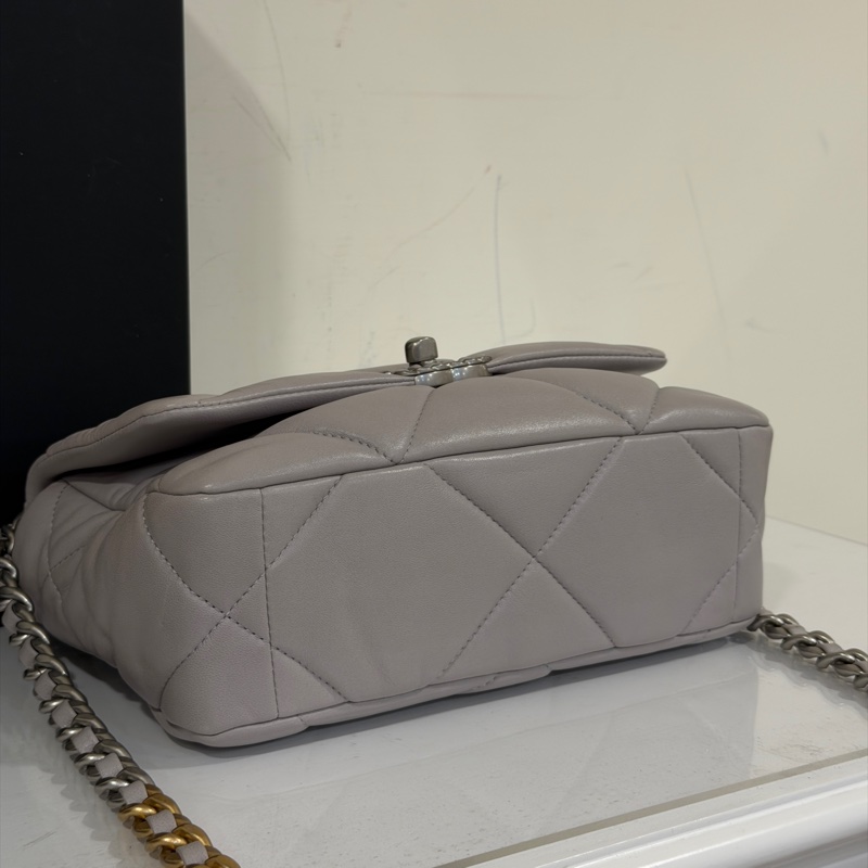 #芯片款 #全新全配 #專櫃23萬入手 香奈兒19bag小號 奶灰色-13