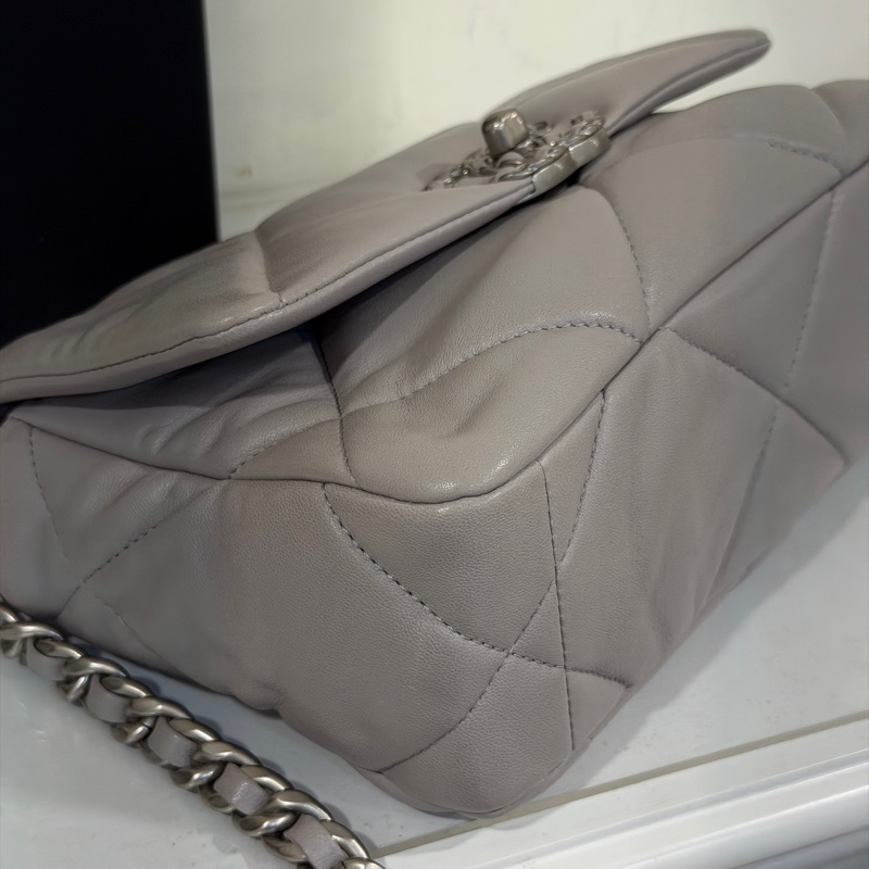 #芯片款 #全新全配 #專櫃23萬入手 香奈兒19bag小號 奶灰色-14