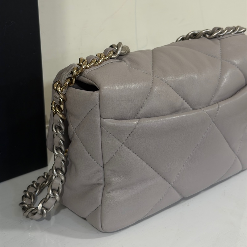 #芯片款 #全新全配 #專櫃23萬入手 香奈兒19bag小號 奶灰色-15