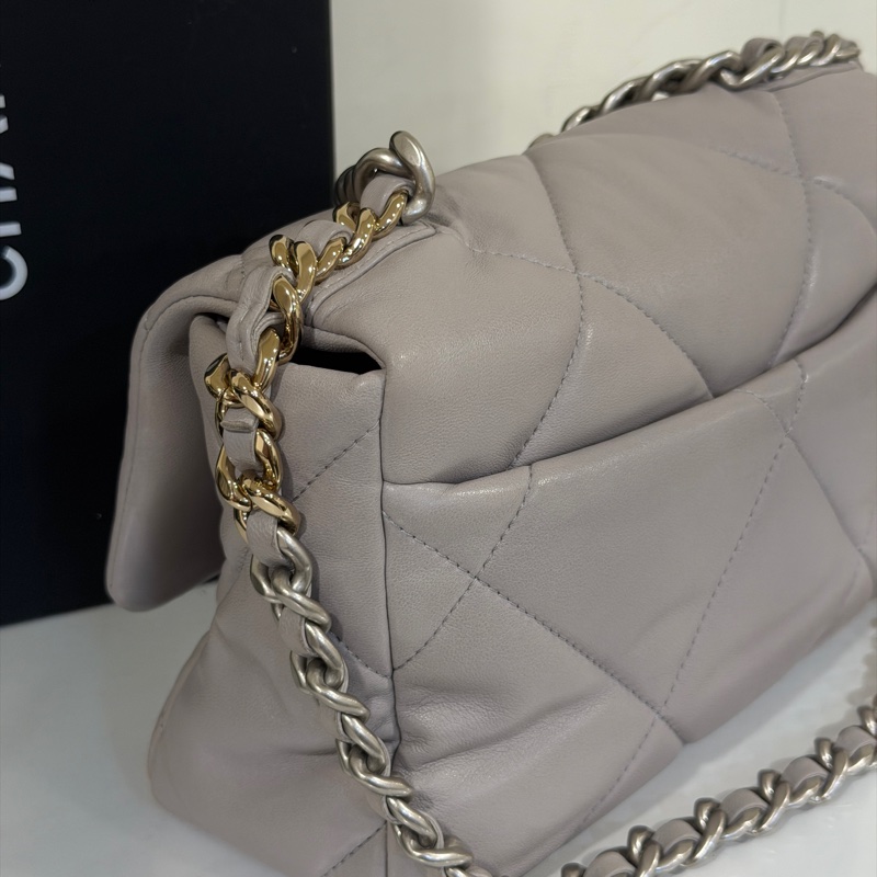 #芯片款 #全新全配 #專櫃23萬入手 香奈兒19bag小號 奶灰色-18