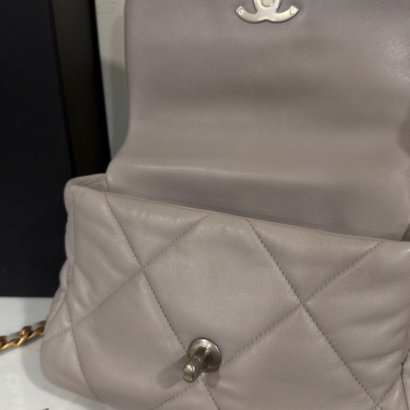 #芯片款 #全新全配 #專櫃23萬入手 香奈兒19bag小號 奶灰色-21