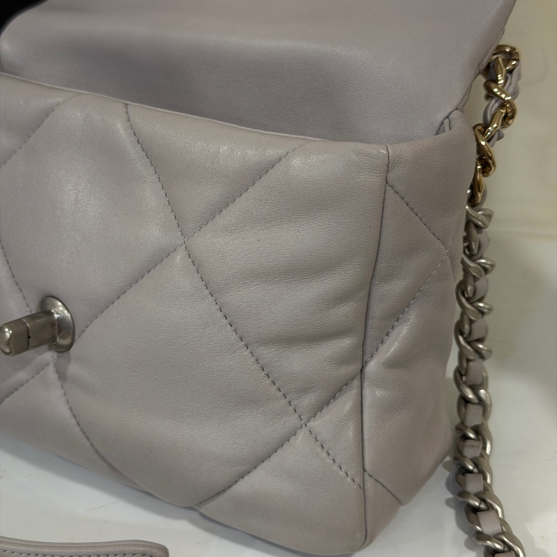 #芯片款 #全新全配 #專櫃23萬入手 香奈兒19bag小號 奶灰色-22