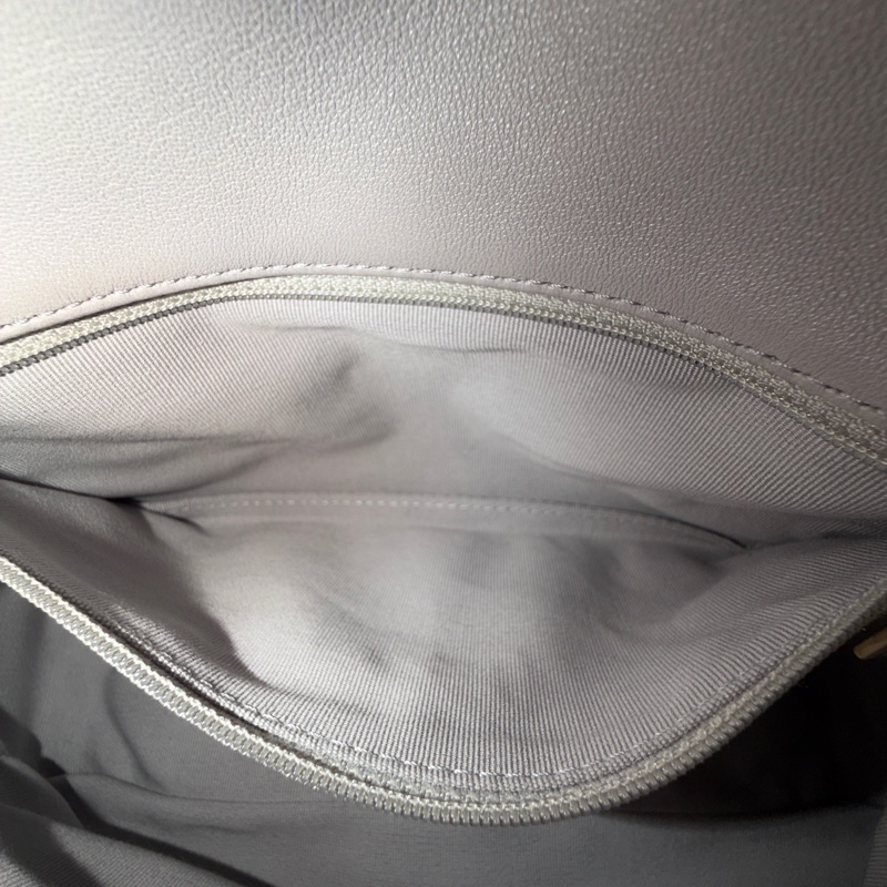 #芯片款 #全新全配 #專櫃23萬入手 香奈兒19bag小號 奶灰色-27