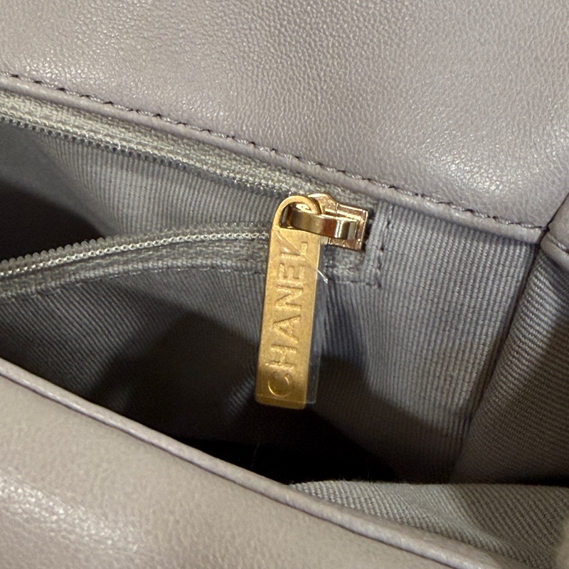 #芯片款 #全新全配 #專櫃23萬入手 香奈兒19bag小號 奶灰色-28