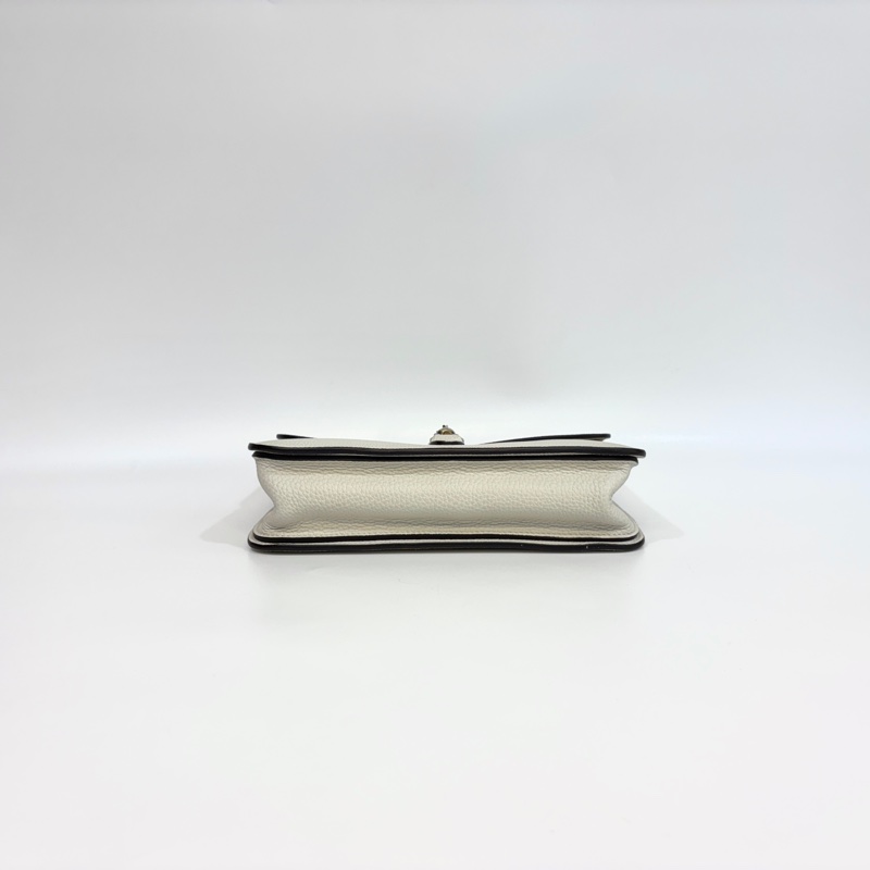 GUCCI牛皮白色插釦下蓋側背包362971-5