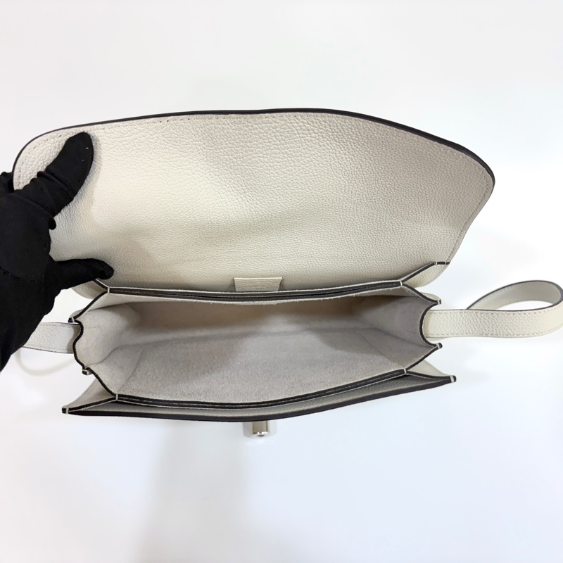 GUCCI牛皮白色插釦下蓋側背包362971-6