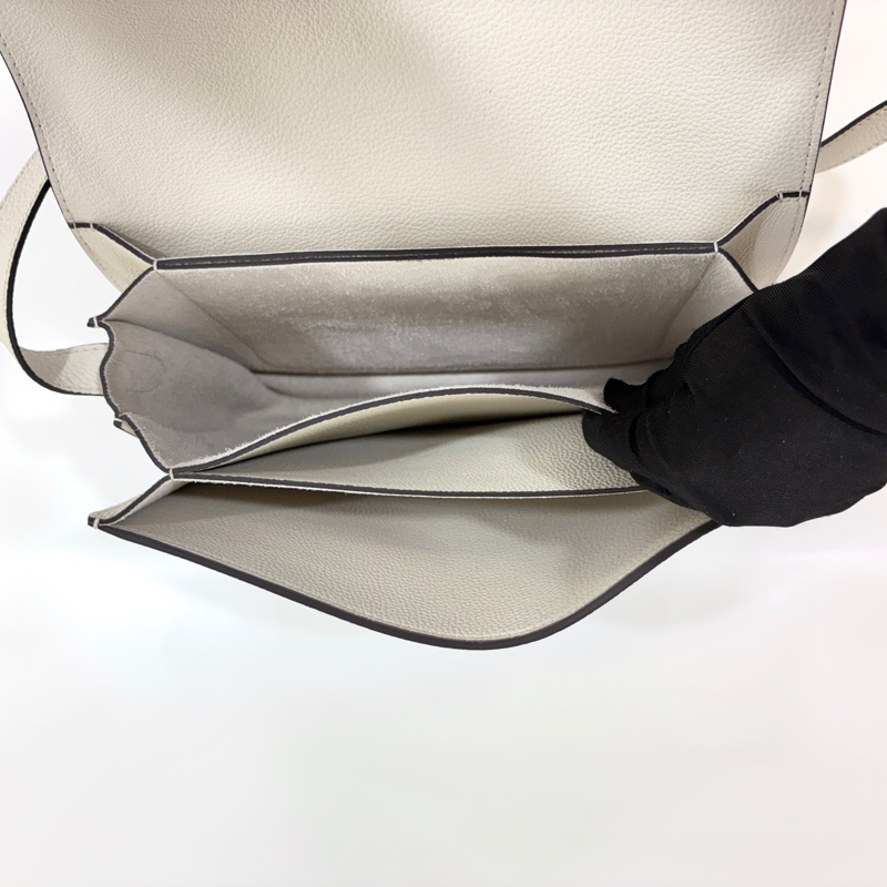 GUCCI牛皮白色插釦下蓋側背包362971-7