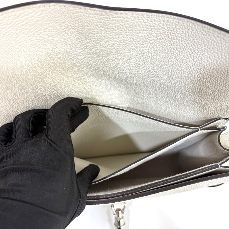 GUCCI牛皮白色插釦下蓋側背包362971-8