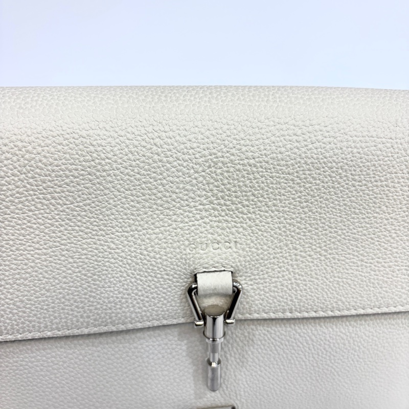 GUCCI牛皮白色插釦下蓋側背包362971-10