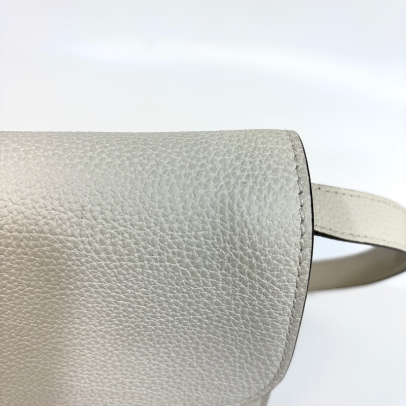 GUCCI牛皮白色插釦下蓋側背包362971-12