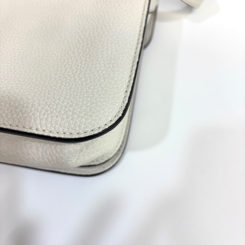 GUCCI牛皮白色插釦下蓋側背包362971-18