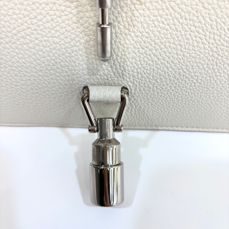 GUCCI牛皮白色插釦下蓋側背包362971-26