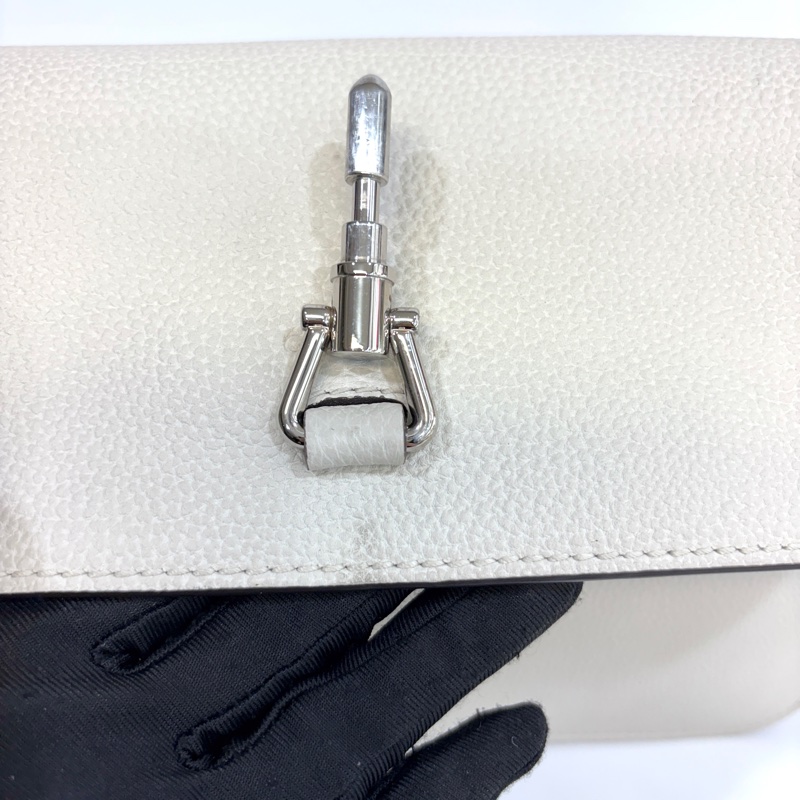 GUCCI牛皮白色插釦下蓋側背包362971-27