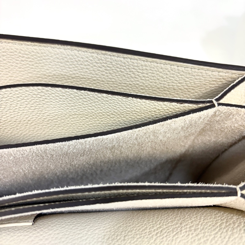 GUCCI牛皮白色插釦下蓋側背包362971-29