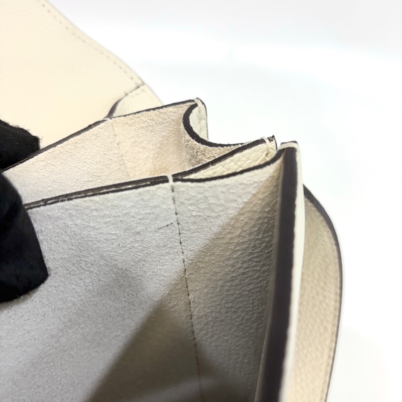 GUCCI牛皮白色插釦下蓋側背包362971-34