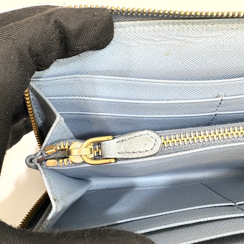 prada天藍色八卡ㄇ拉長夾-17