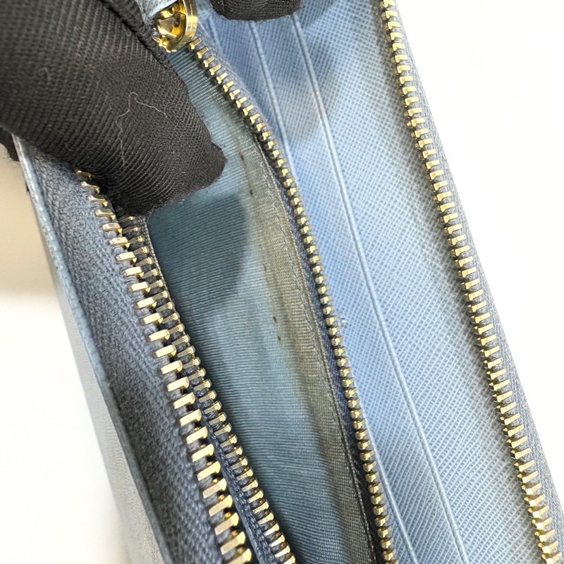 prada天藍色八卡ㄇ拉長夾-19