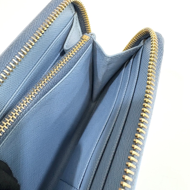 prada天藍色八卡ㄇ拉長夾-26