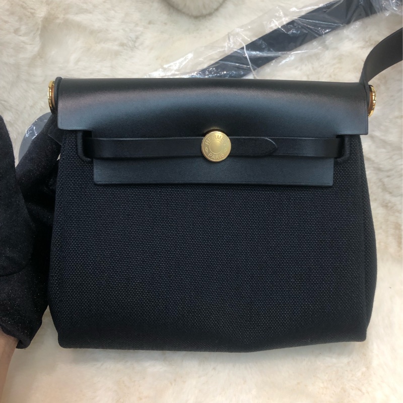 Hermes 黑色金扣Mini Herbag XB889-0