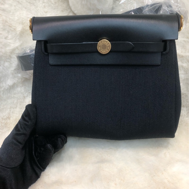 Hermes 黑色金扣Mini Herbag XB889-1