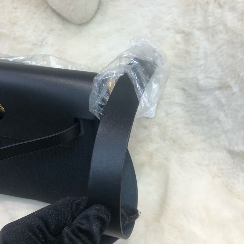 Hermes 黑色金扣Mini Herbag XB889-8