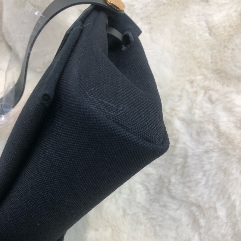 Hermes 黑色金扣Mini Herbag XB889-11