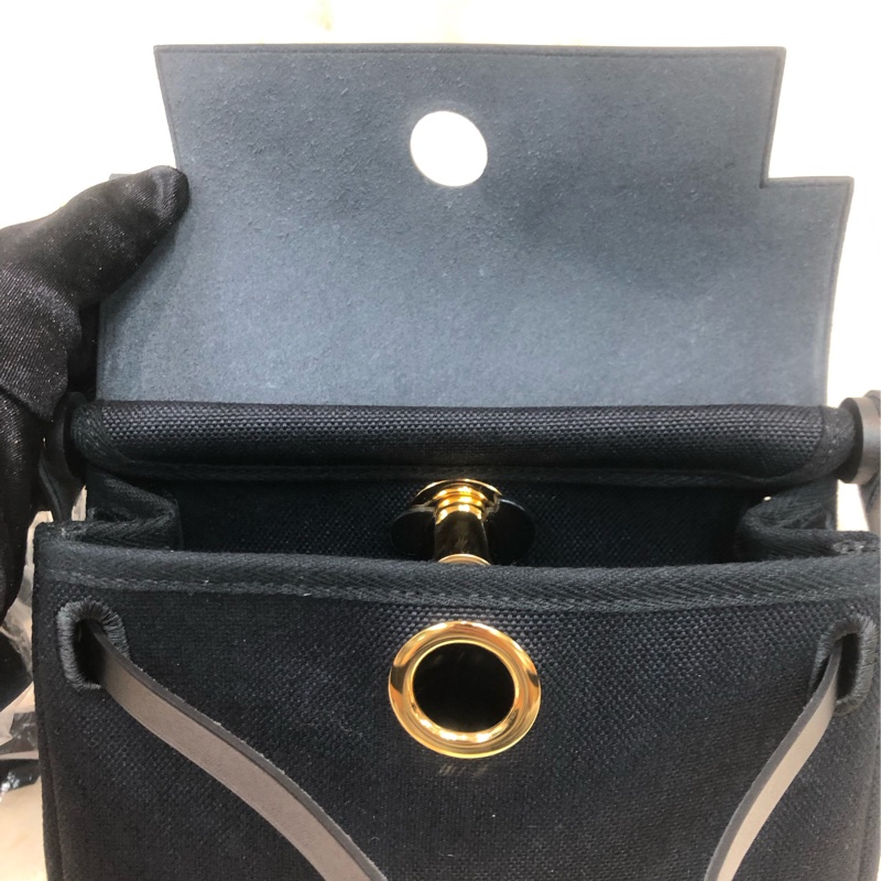Hermes 黑色金扣Mini Herbag XB889-15