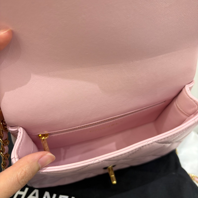 Chanel 粉羊皮金釦手把口蓋包-8