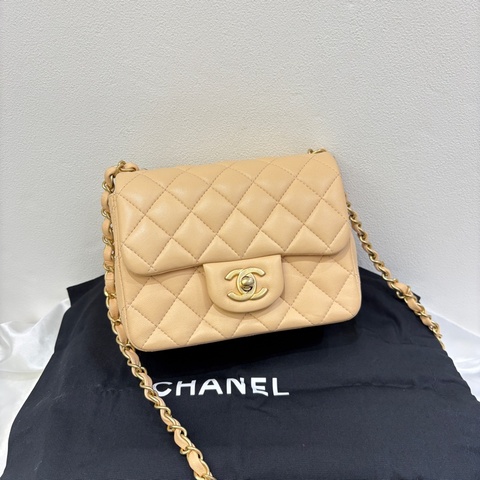 Chanel 奶茶色羊皮方胖子