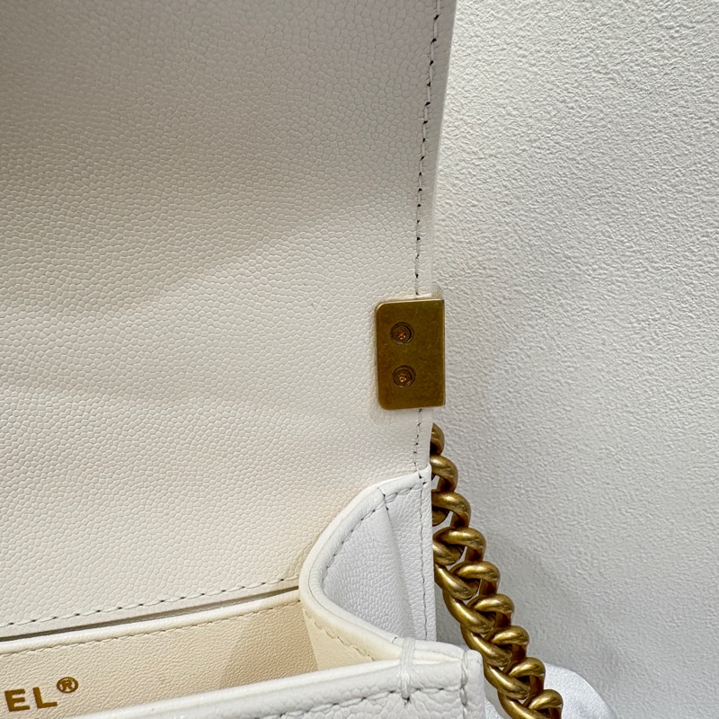 Chanel Boy20白荔枝牛皮手把款-10